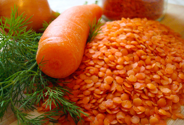 Чечевица с морковью и зеленью