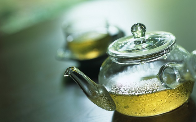 Зеленый чай в чайнике