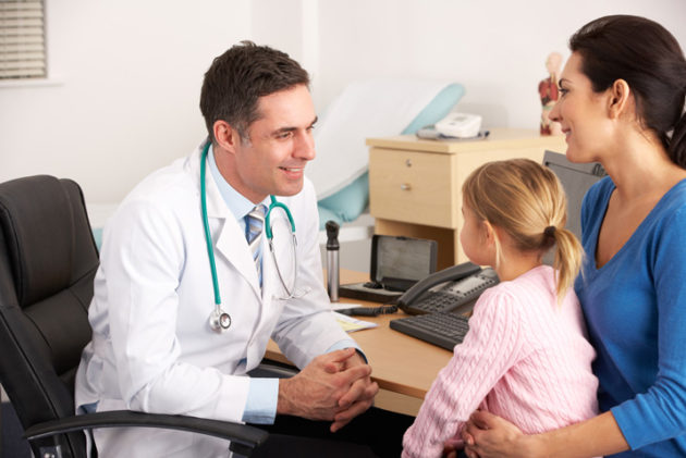 При запоре у ребенка нужно обратиться к доктору