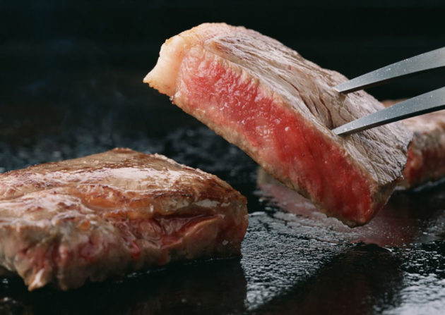 Пищевое отравление возможно при употреблении непрожаренного мяса